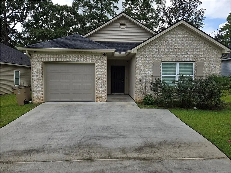 1056 Pinemont Dr — Photo 1