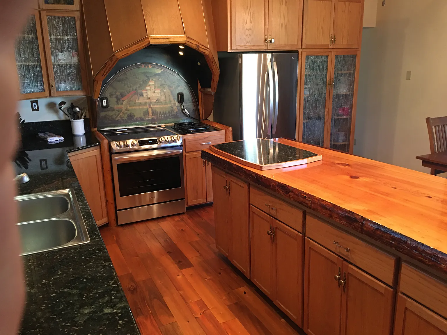3 bed, 2100 sqft, $2,995 — Photo 3