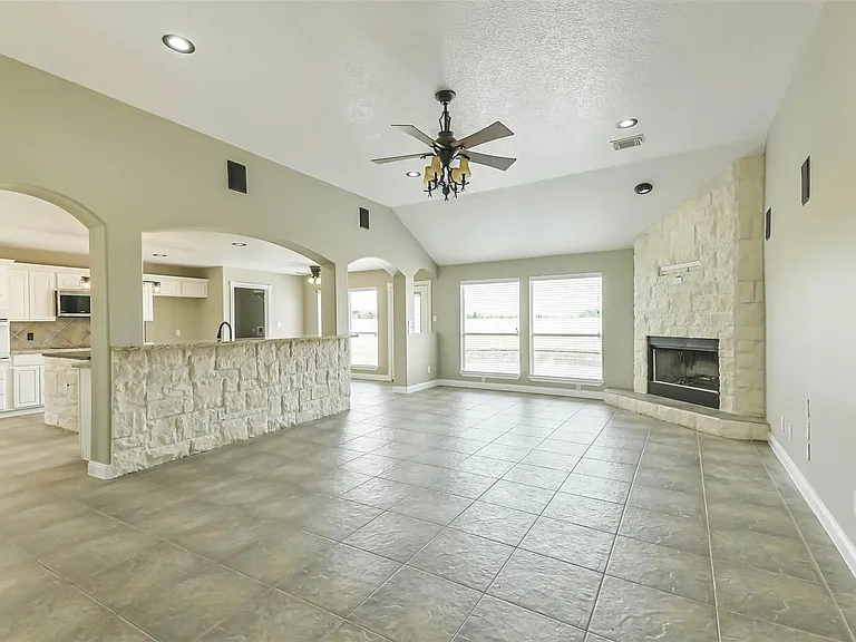 15320 Mound Rd — Photo 10