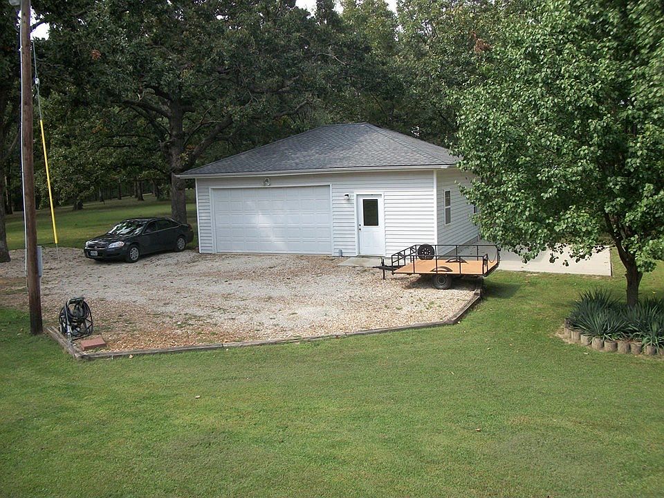 2nd image of 72 Oak Hill Rd
