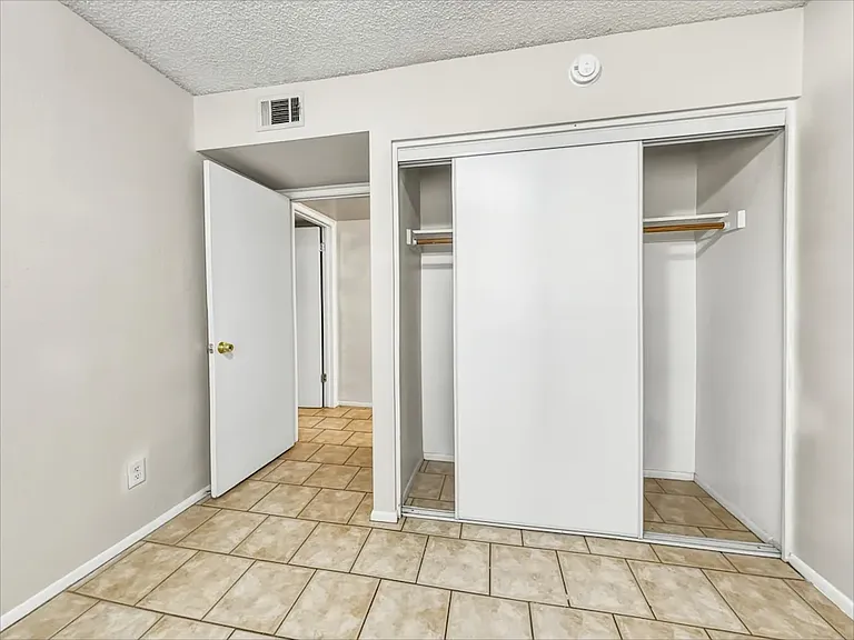 5921 W Hubbell St — Photo 12