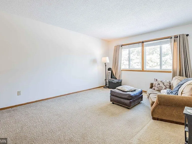 345 Poplar Dr — Photo 5