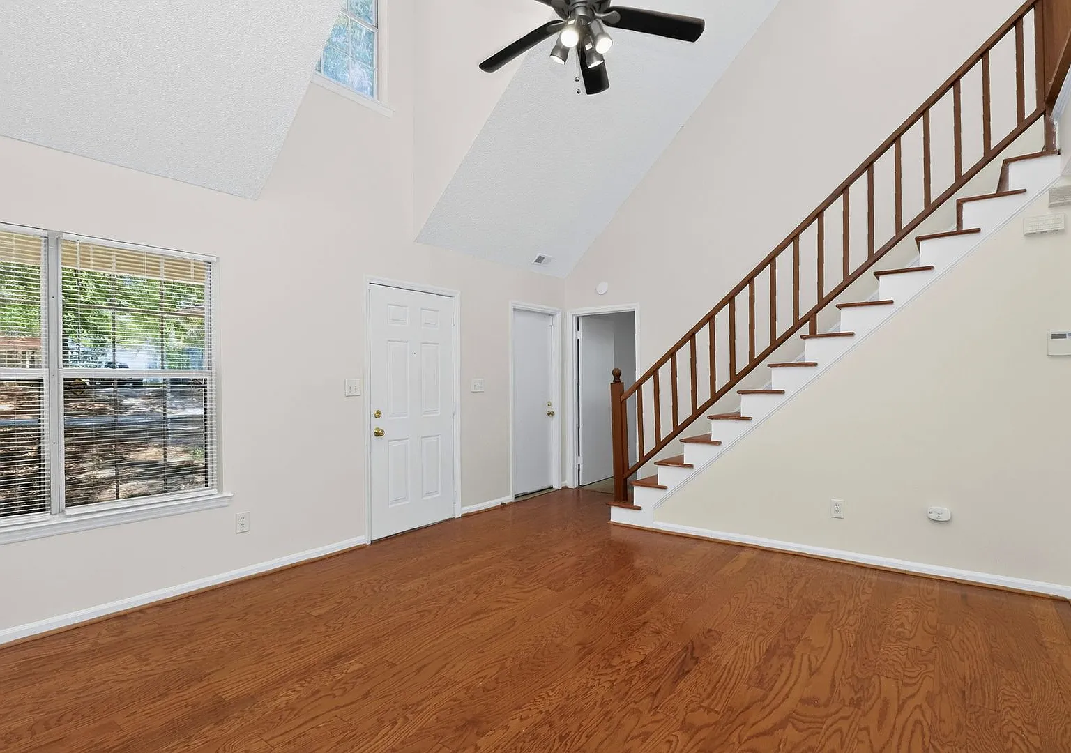 Lovely 3 Bedroom with Great Backyard!! — Photo 3