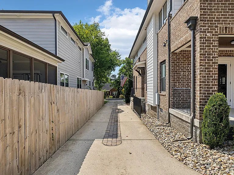 2302 Sunset Pl — Photo 38