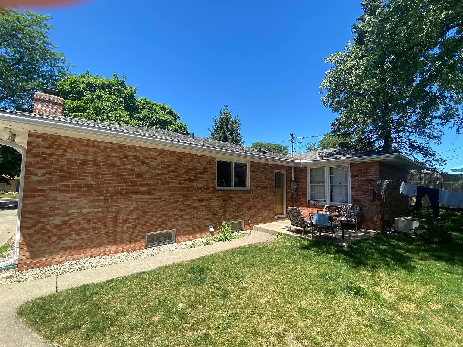 3 bed, 1.5 bath, 1483 sqft, $2,375 — Photo 4
