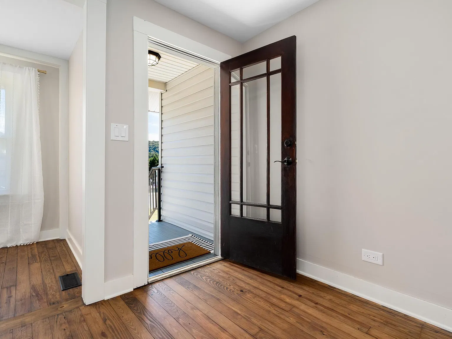 2 bed, 936 sqft, $2,100 — Photo 3