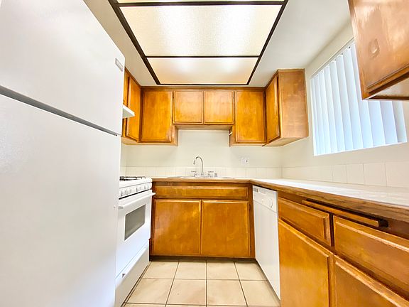 3rd image of 3102 Bagley Ave #1A