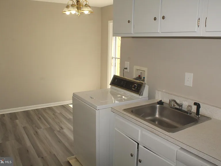 731 Denton Cir — Photo 12