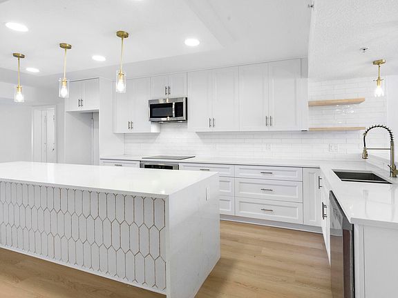 5th image of 601 Seafarer Circle #101