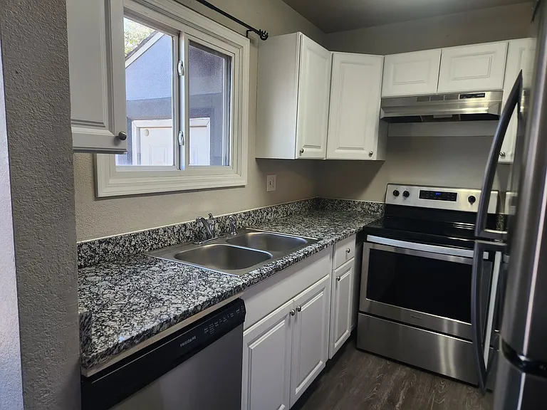 223 N Race St #C — Photo 4
