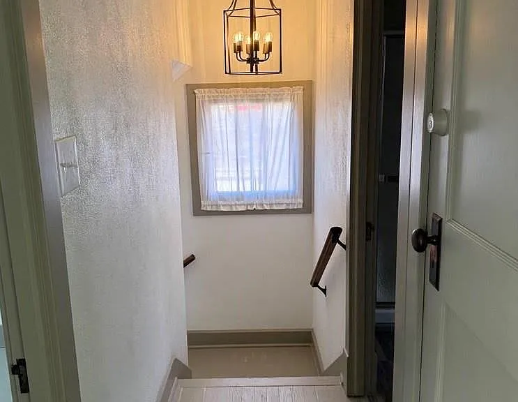 1727R Scalp Ave — Photo 13