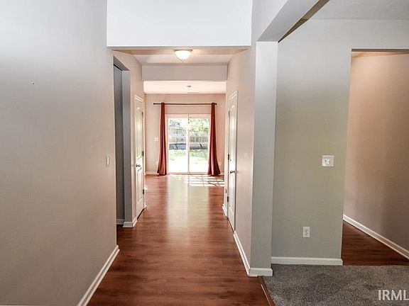 5th image of 3667 S Glasgow Cir