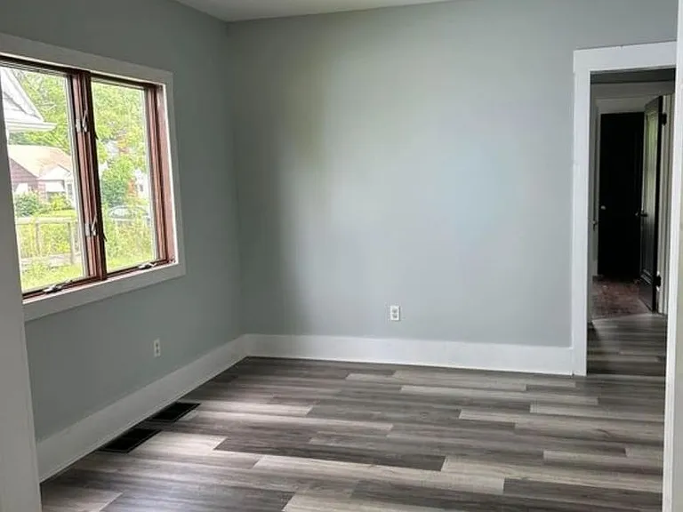 1605 Kearsley Park Blvd — Photo 12