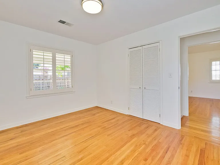 2990 Cowper St — Photo 26