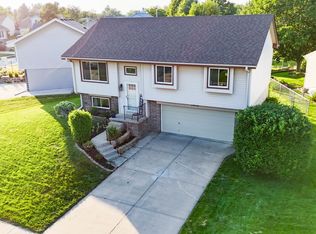 15018 Chalco Pointe Cir, Omaha, NE 68138