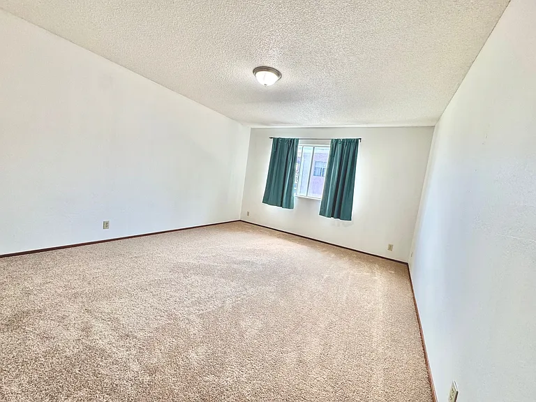 3061 Kansas St — Photo 18