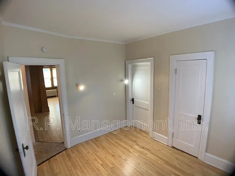 1434 W 32nd St #1 — Photo 16