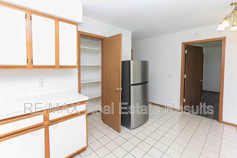 2219 W Roselawn St — Photo 11