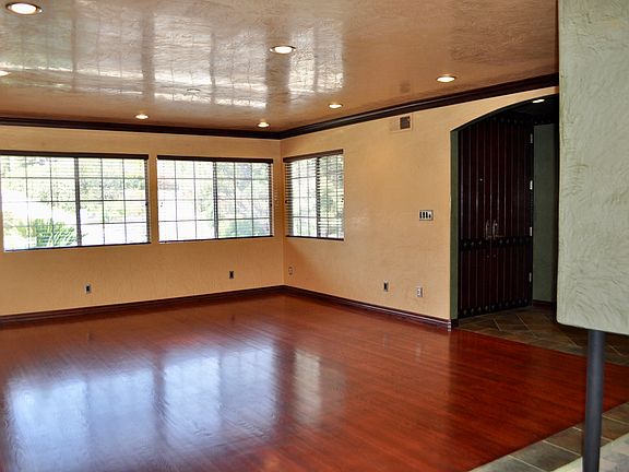 5th image of 810 Misty Isle Dr