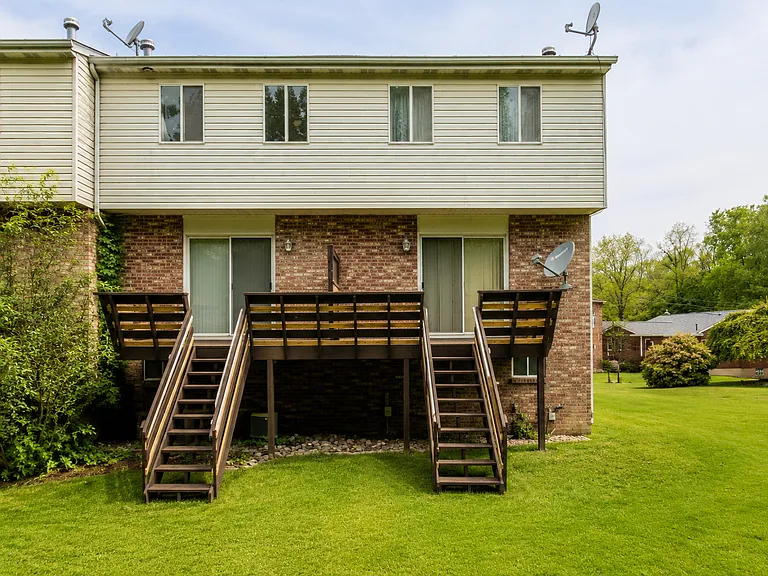 118 Yale Dr — Photo 11
