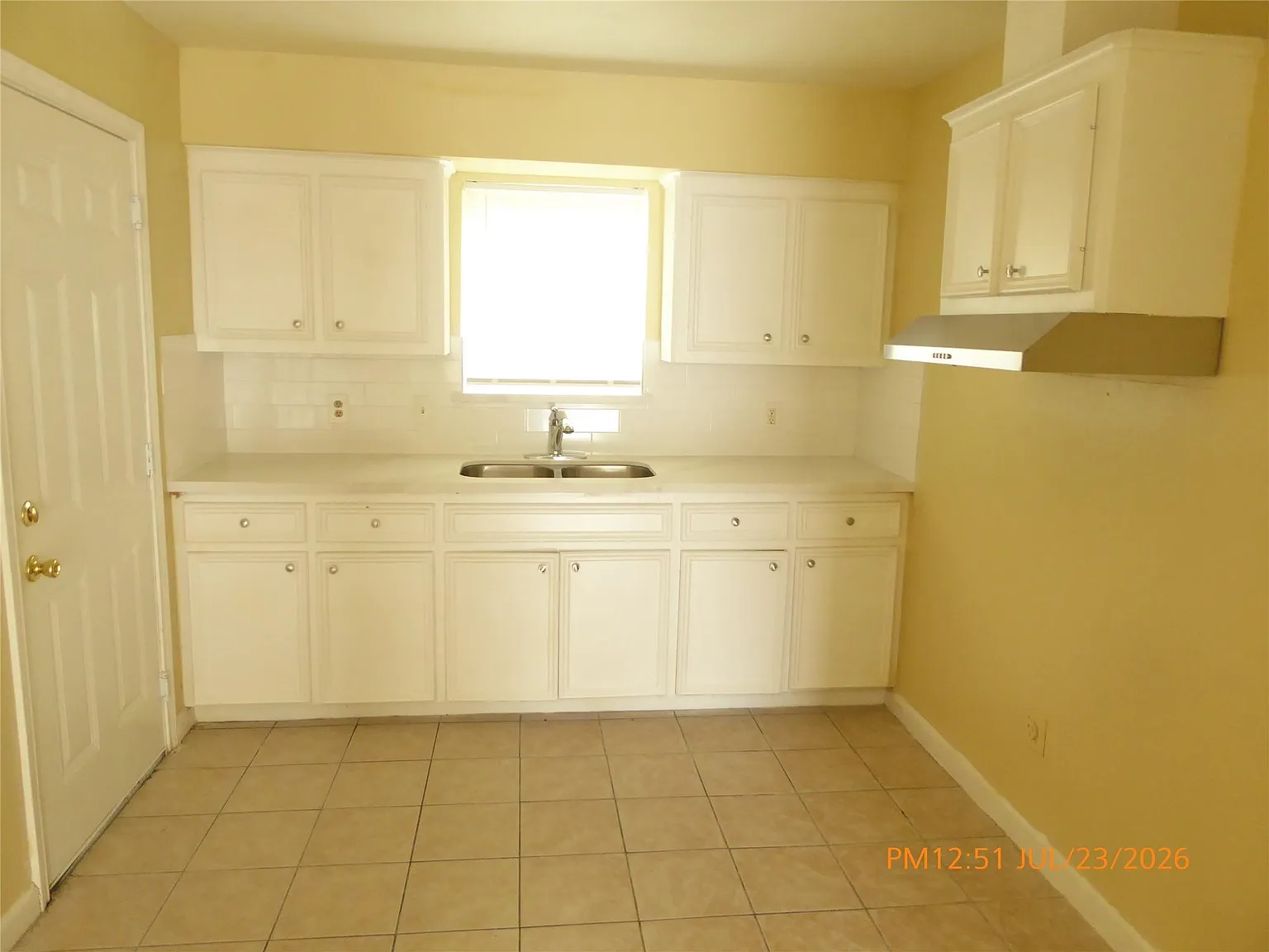 2 bed, 1.0 bath, 824 sqft, $1,000 — Photo 3