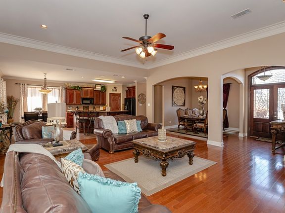 5th image of 836 Water Oak Dr