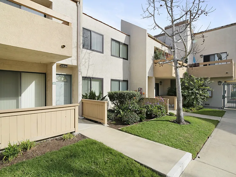 1955 Wallace Ave — Photo 9