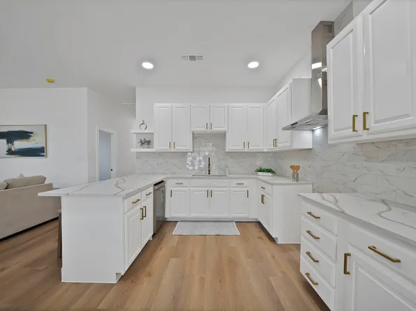 1130 E Hattie St, Fort Worth, TX 76104