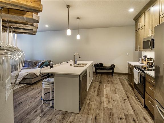 5th image of 3812 Sunnyside Dr W