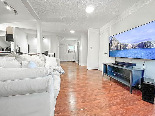 1st image of 2194 Cedar Ave Floor 1