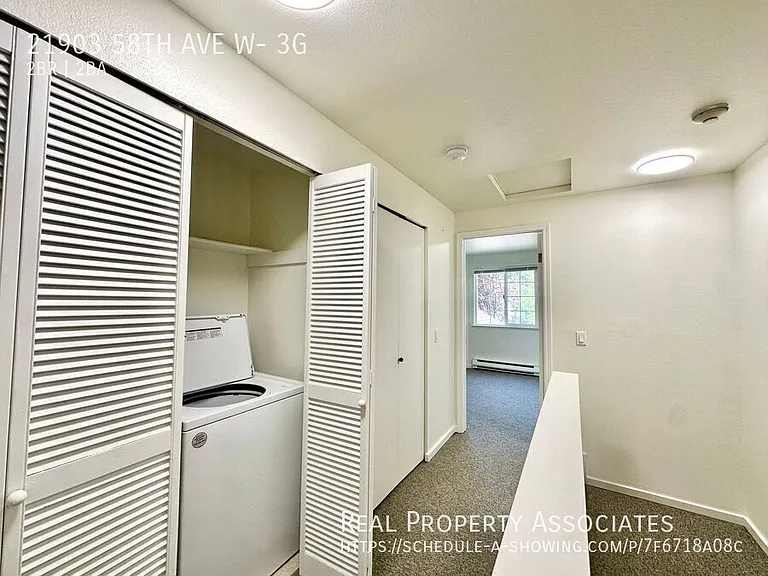 Hillcrest — Photo 34