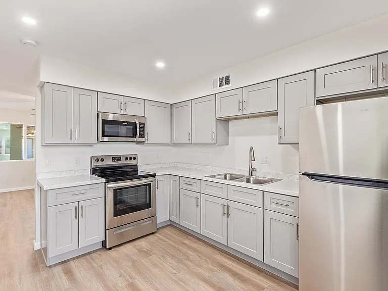 1438 E Broadway Rd — Photo 1