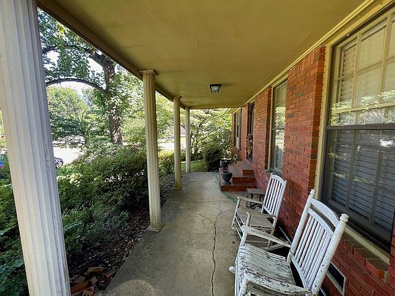 4th image of 3038 Chaucer Ln