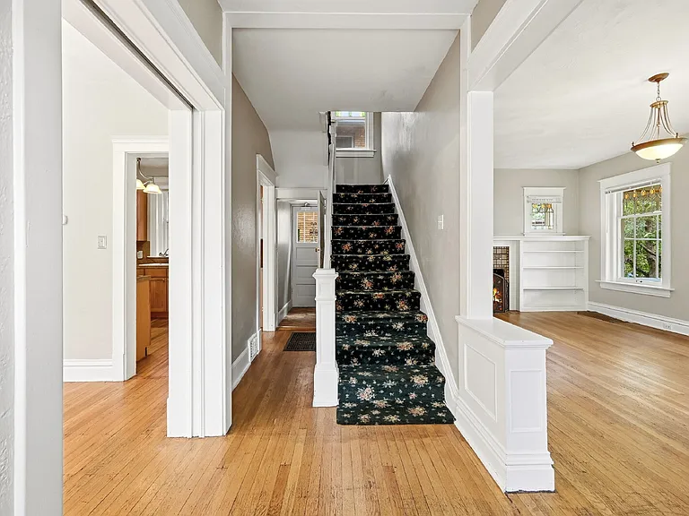 1525 Madison St — Photo 4
