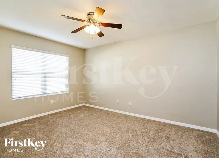 1402 NW Juanita Pl — Photo 7
