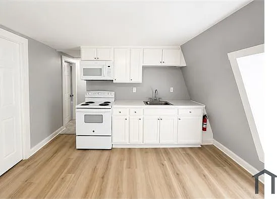 2 bed, 840 sqft, $1,825 — Photo 2