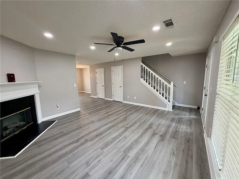 3354 Waggoner Ln — Photo 4