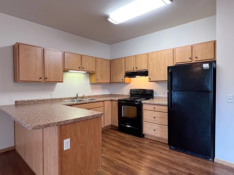 1201 N Memorial Drive 2401 Semling Dr — Photo 10