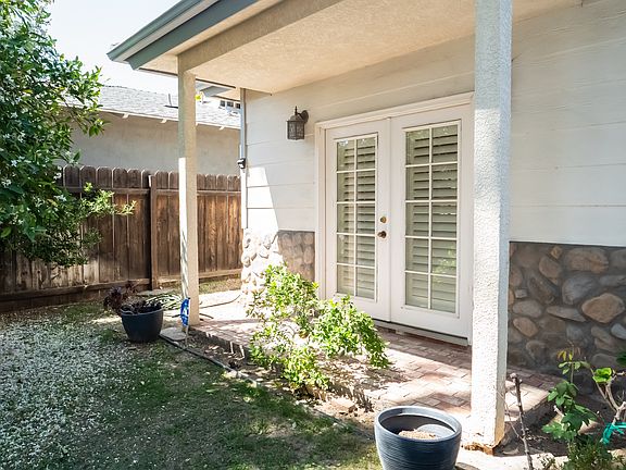 3rd image of 22131 Costanso St
