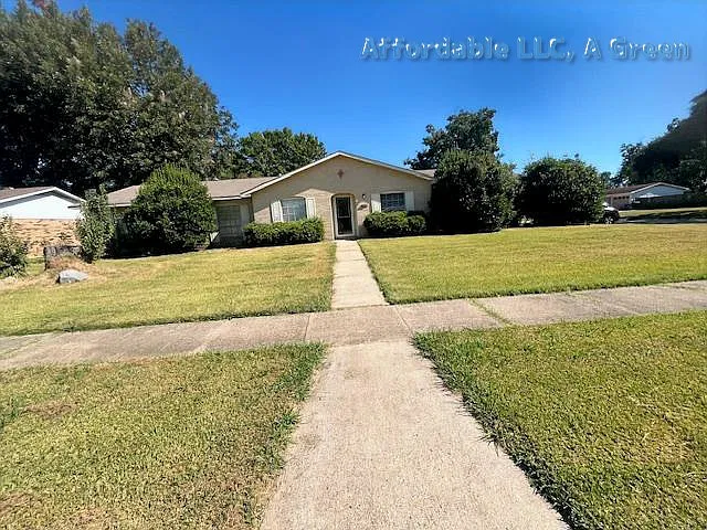 4 bed, 1877 sqft, $1,895 — Photo 2