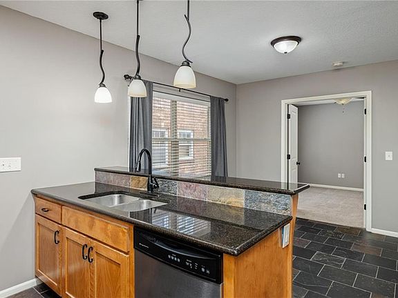 4th image of 4524 Roanoke Pkwy #3