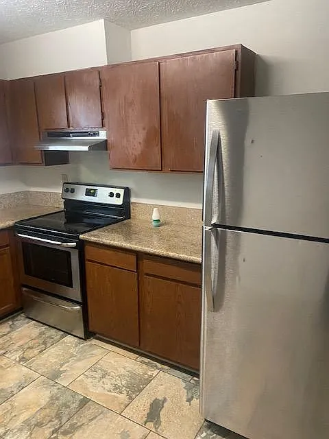6 bed, 3000 sqft, $900 — Photo 4