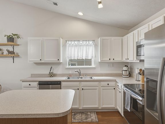 3rd image of 1005 Cedar Ridge Ct