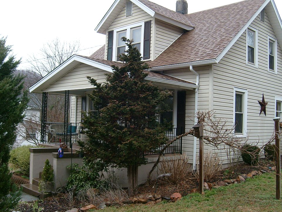 1st image of 1372 Rose Ave SE