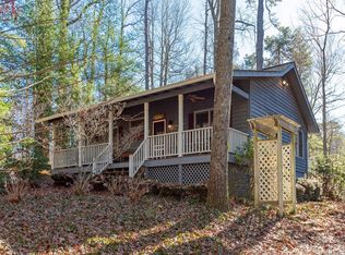 31 Salisbury Ave, Saluda, NC 28773