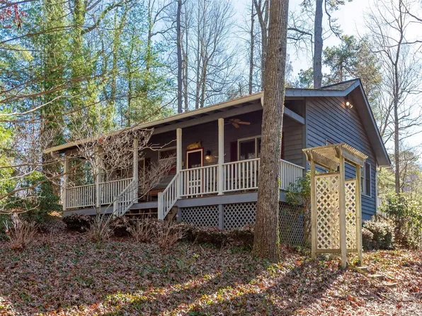 31 Salisbury Ave, Saluda, NC 28773