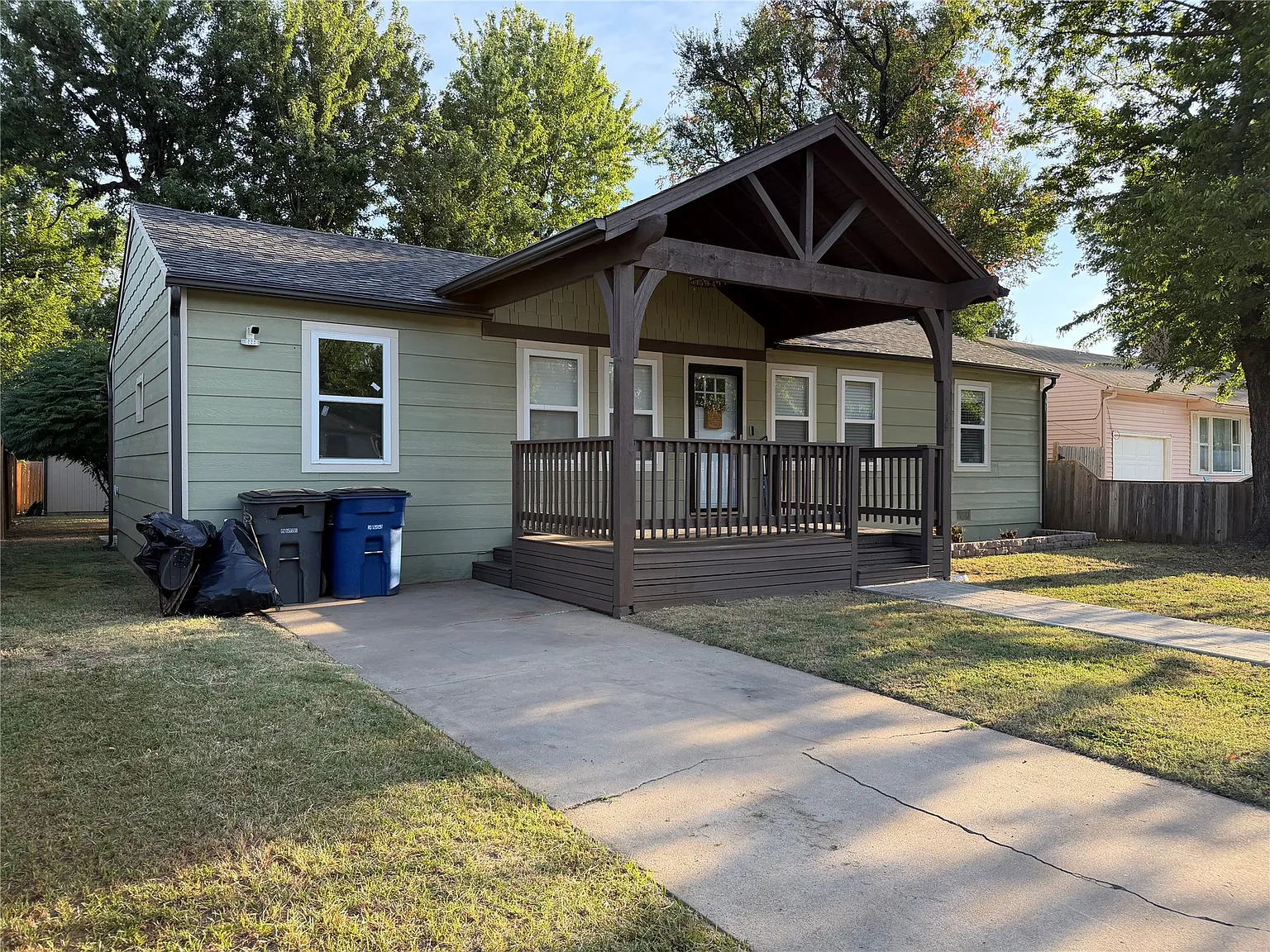 4 bed, 1128 sqft, $1,400 — Photo 2