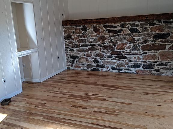 3rd image of 302 Buttonwood Rd APT 1