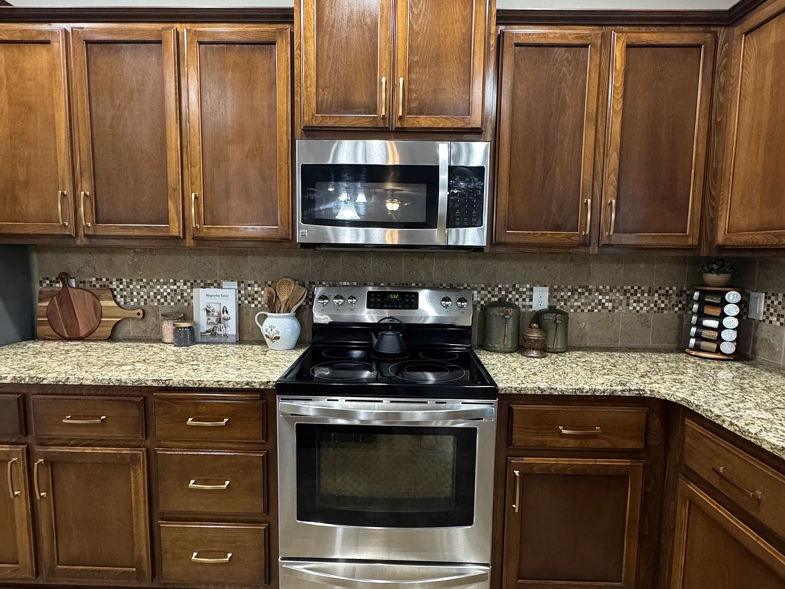 4 bed, 2.5 bath, 2800 sqft, $3,200 — Photo 4