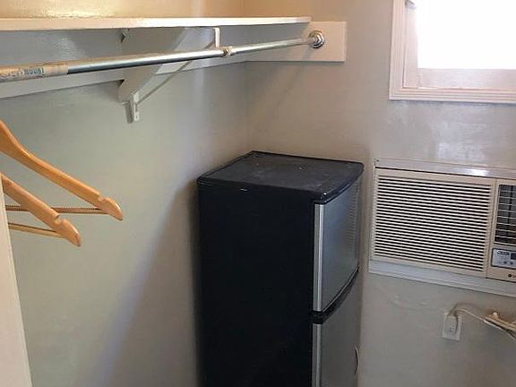 4th image of 2448 N Beachwood Dr APT 2